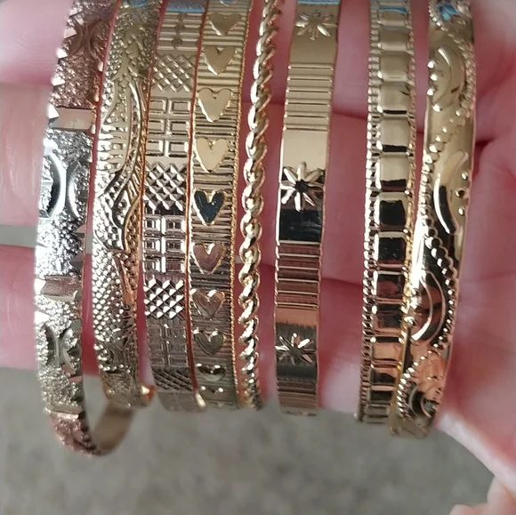 Elegant 7 Gold-Tone Bangle Set - Picture 3 of 7